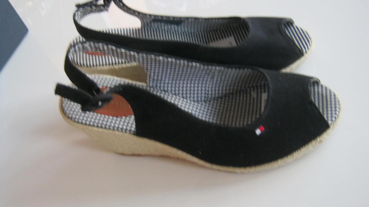 NIEUW TOMMY HILFIGER MAAT 37 VOOR 20 EURO