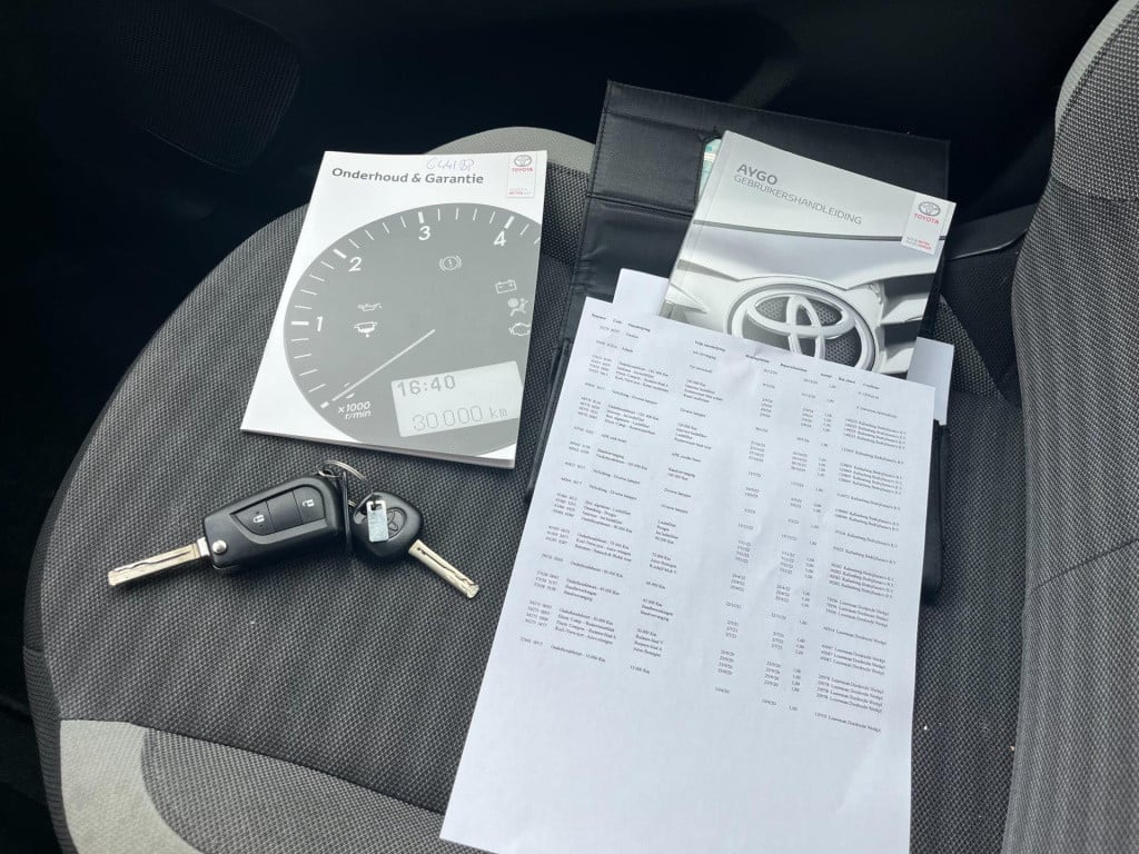 Toyota Aygo 1.0 vvt-i x-play limited | orig. nl | carplay | parkeercamera |
