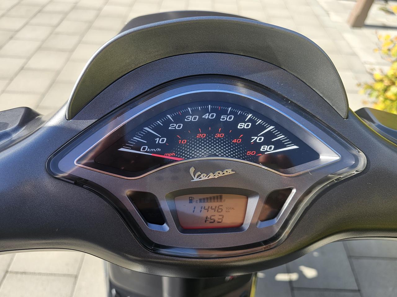 Zeldzame Vespa Sprint 2takt bj 2017 met maar 11000 km