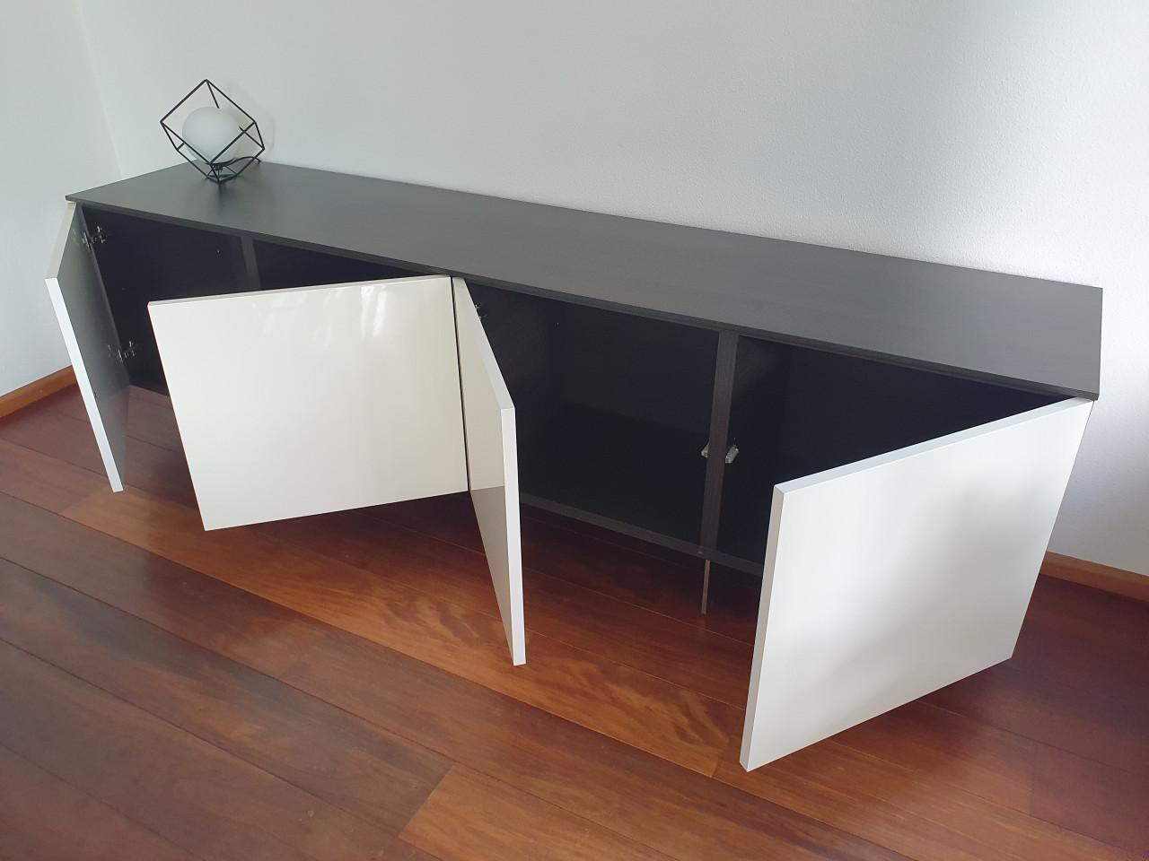 Hoogglans wit dressoir 4 deurs houtlook blad design kast