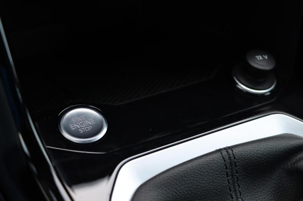 Volkswagen T-roc cabrio 1.5 tsi r-line 150pk dsg7 iq.light | stoel- en stuu