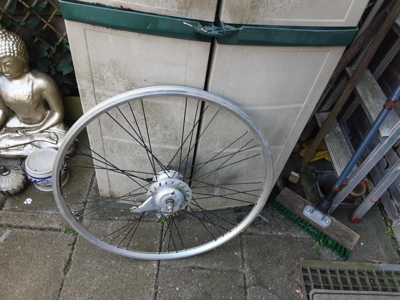 28 inch shimano nexus achterwiel, 7 speed,rollerbrake rem