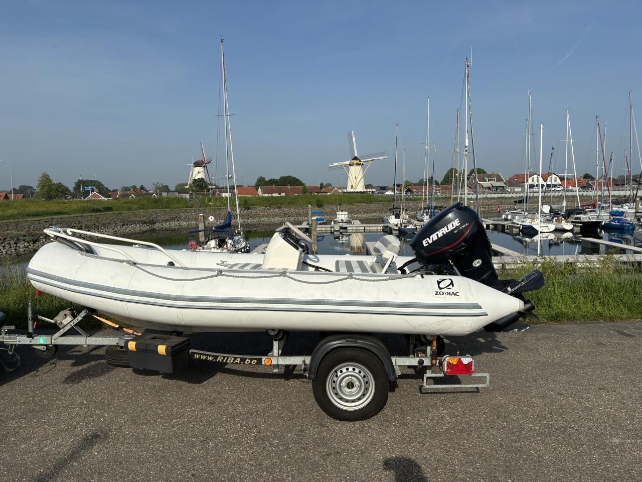 Zodiac yachtline 420(2024 tube) met 40 pk evinrude e-tec + riba trailer2020