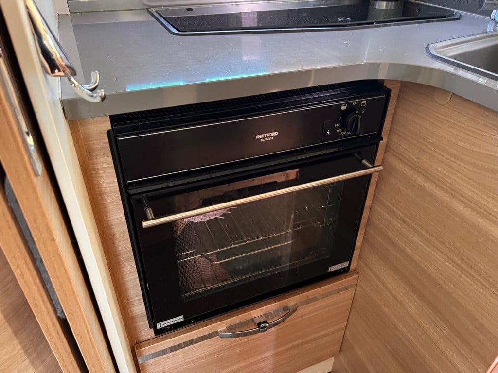 Adria Onbekend matrix m 670 sc edition50