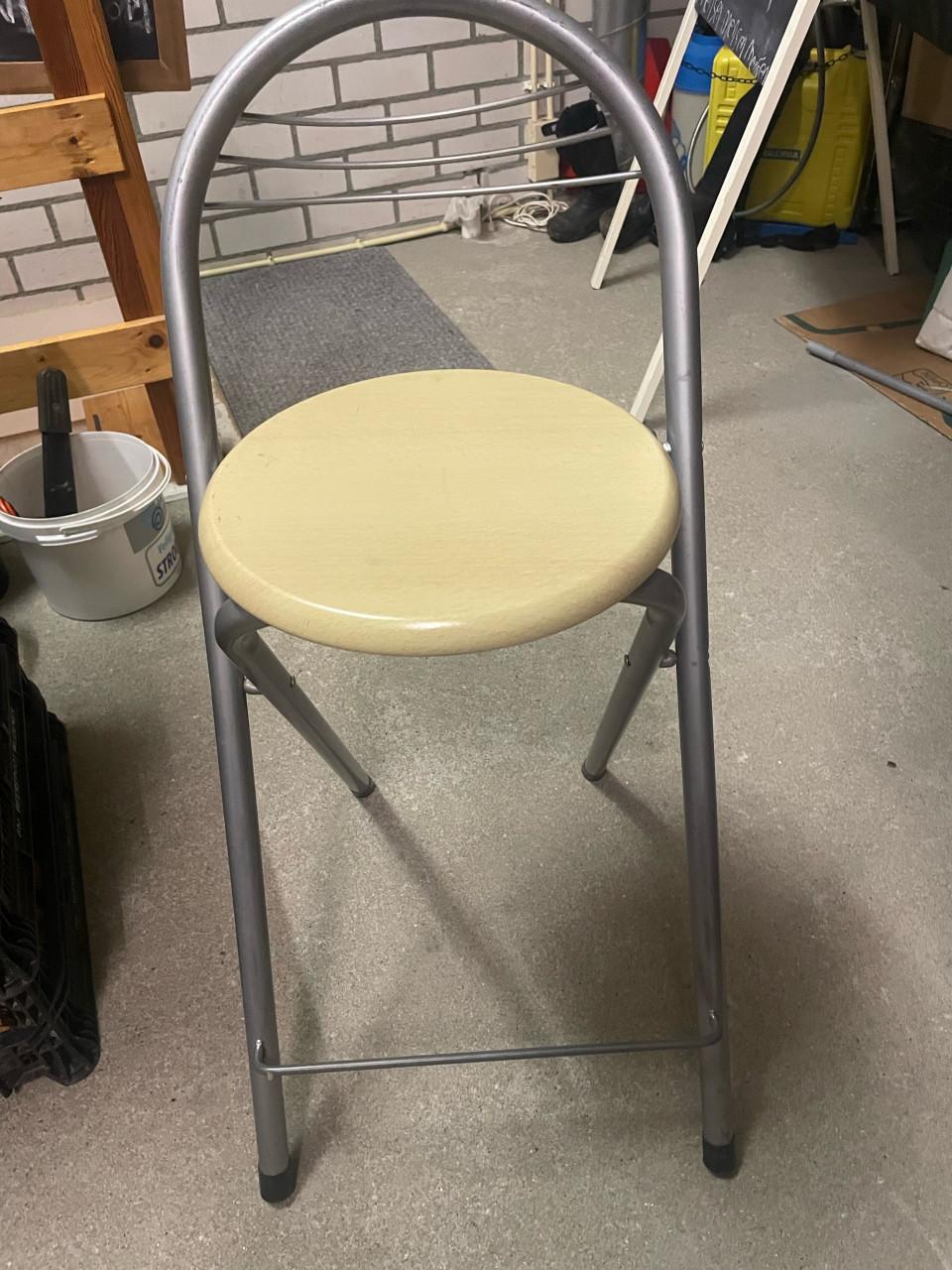 2 barkrukken / hoge stoel