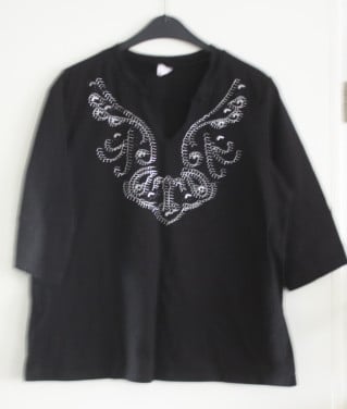 Zwart shirt met steentjes print hals  maat 46