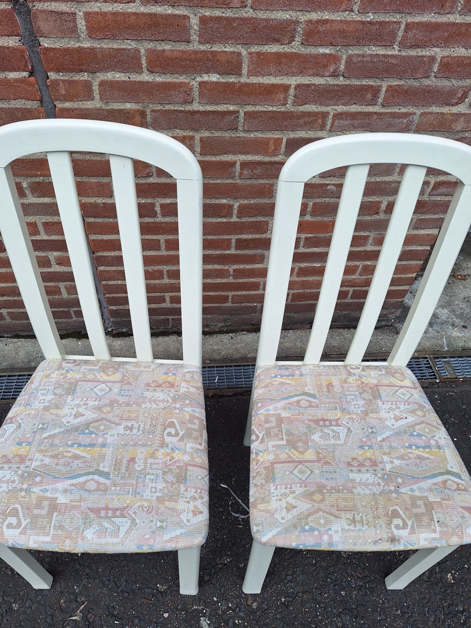 2 Witte eetkamerstoelen