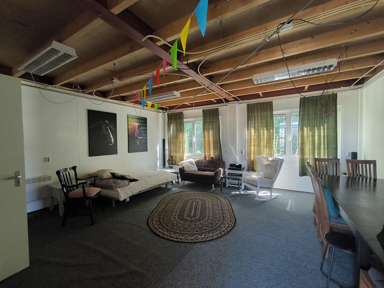 Ruime kantoor/ woonunits