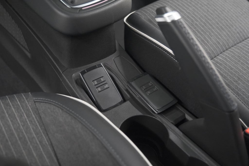 Renault Clio tce 90 techno | camera | 9.3 inch scherm | apple carplay | par