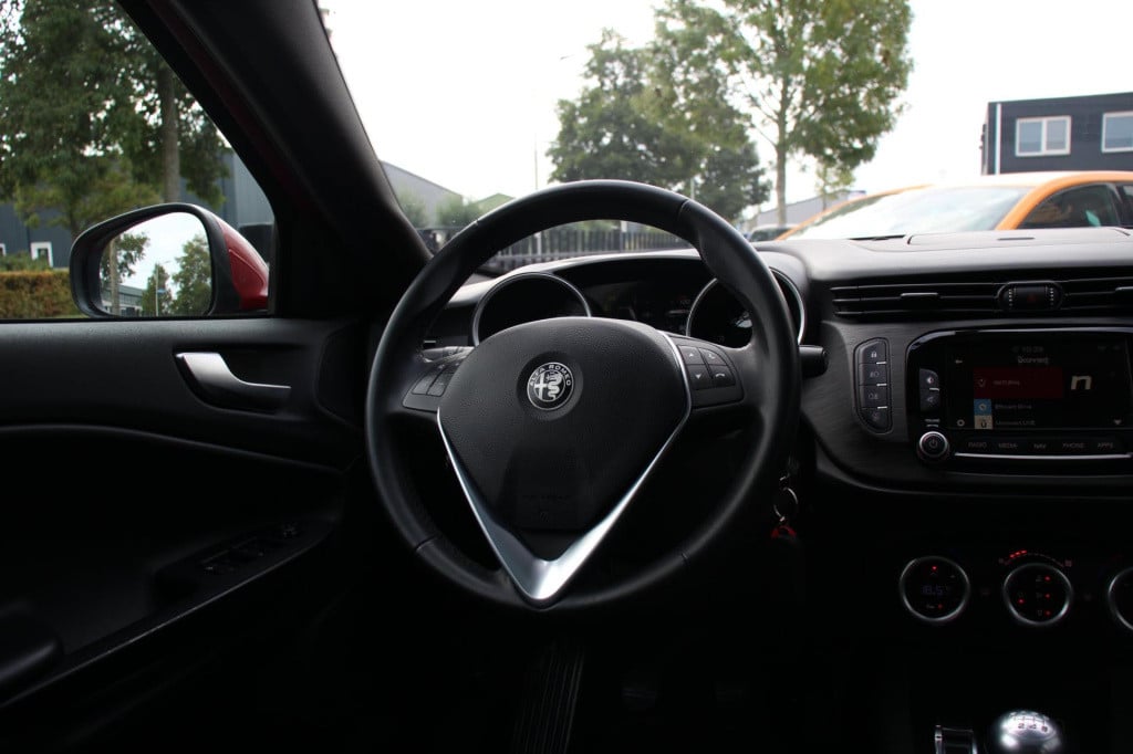 Alfa Romeo Giulietta 1.4 turbo multiair super - panorama dak - navi - stoel