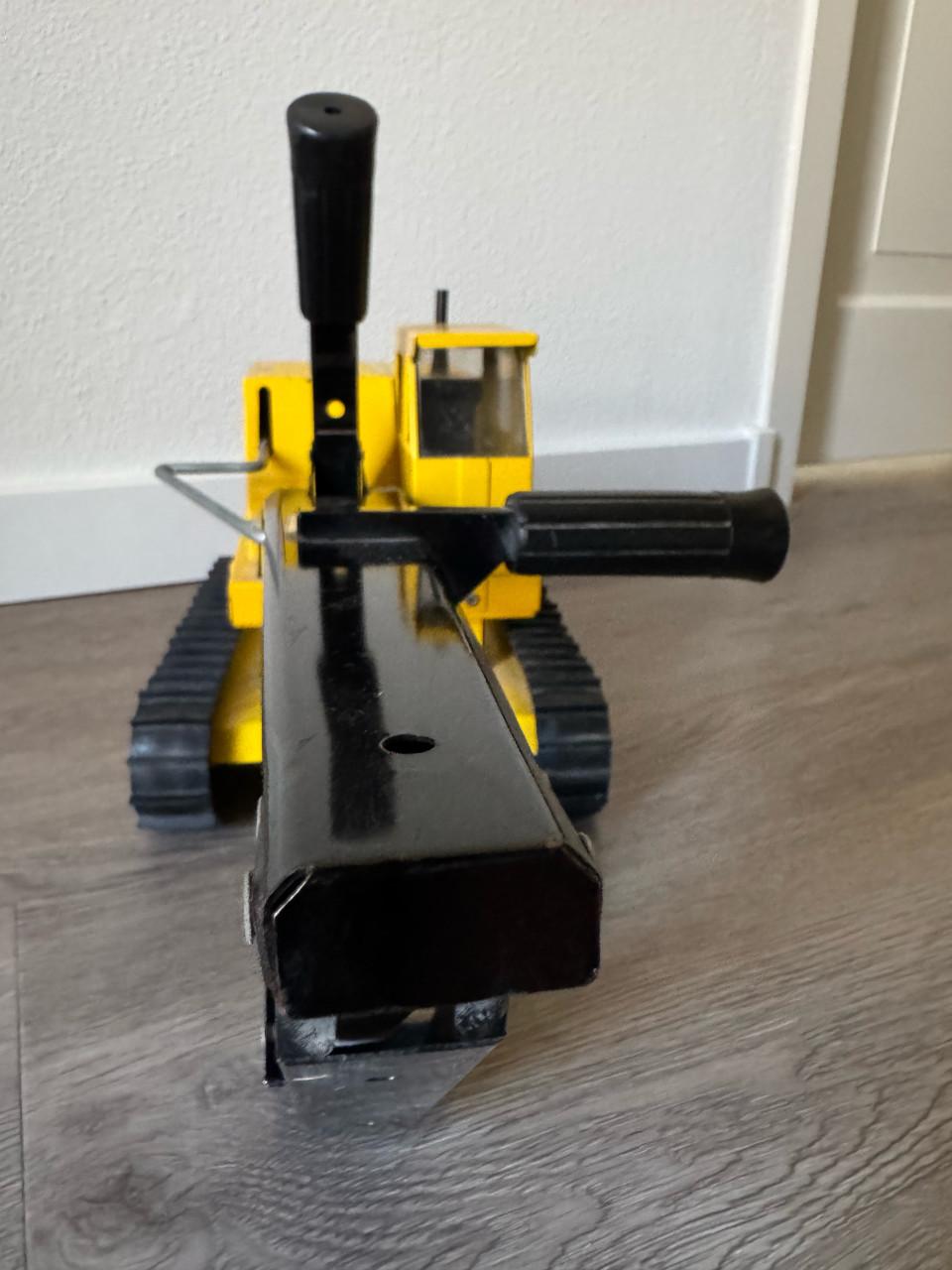 Vintage metalen graafmachine met rupsbanden van Tonka