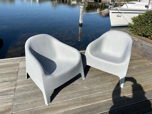 Twee tuinstoelen (stapelbaar)