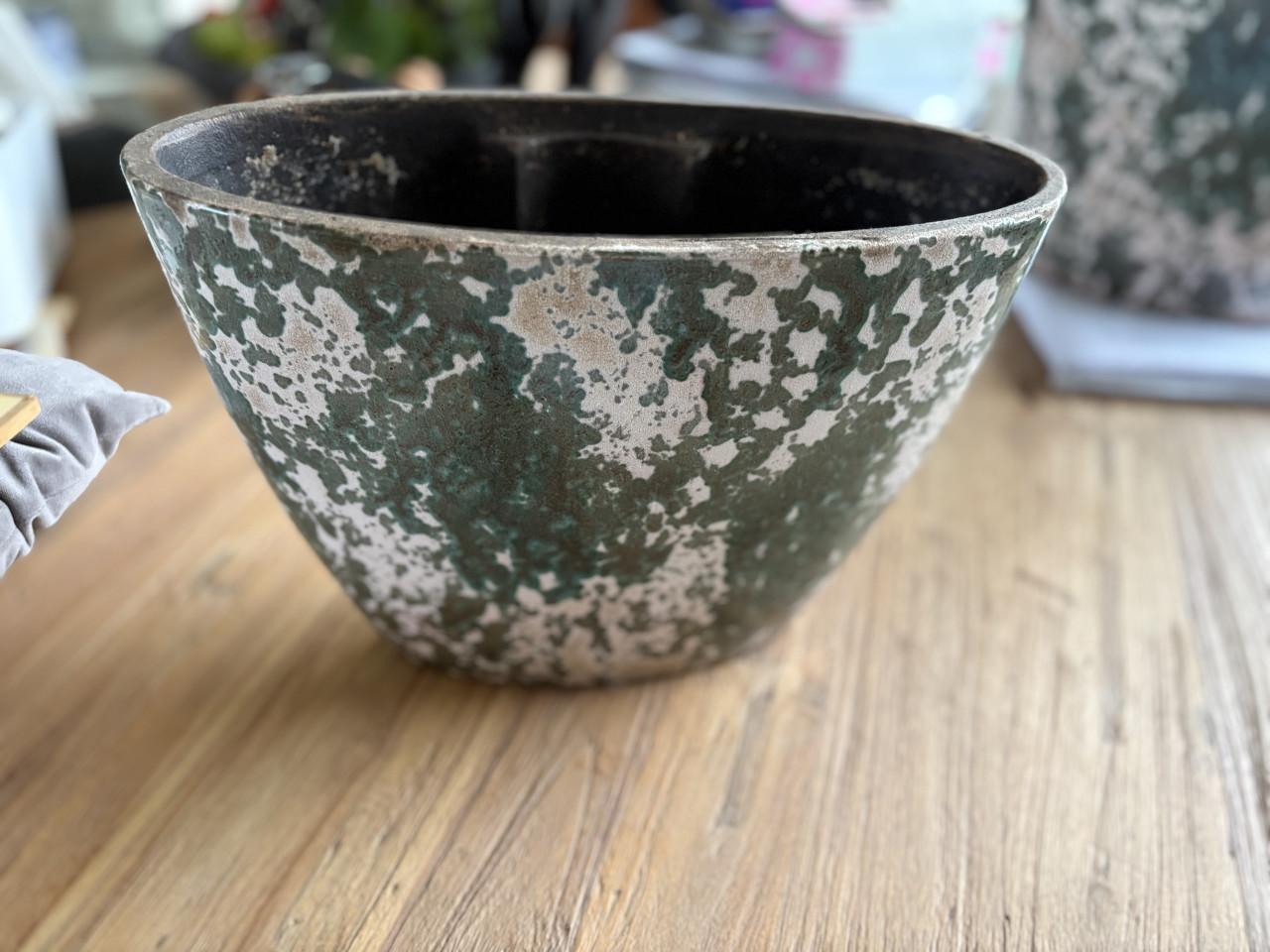 2 super mooie ovale bloempotten