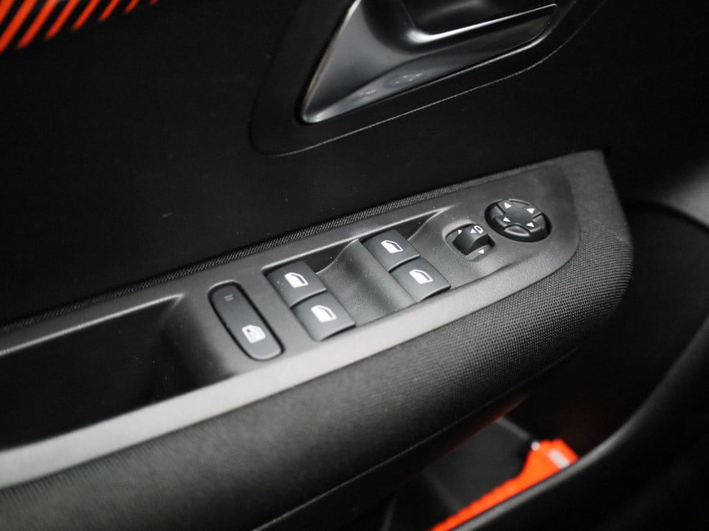 Peugeot 208 1.2 puretech active pack | apple carplay / android auto | cruis
