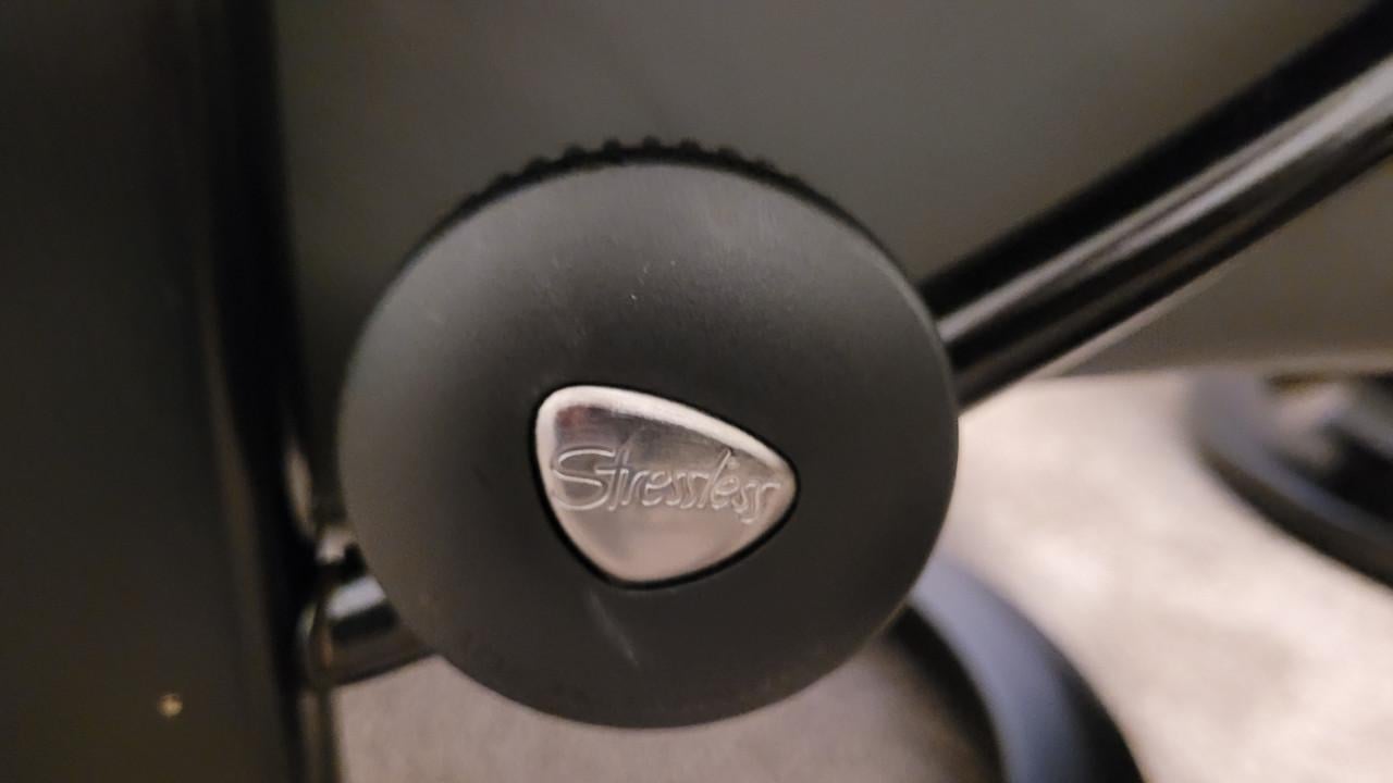 2 lederen StressLes fauteuils,