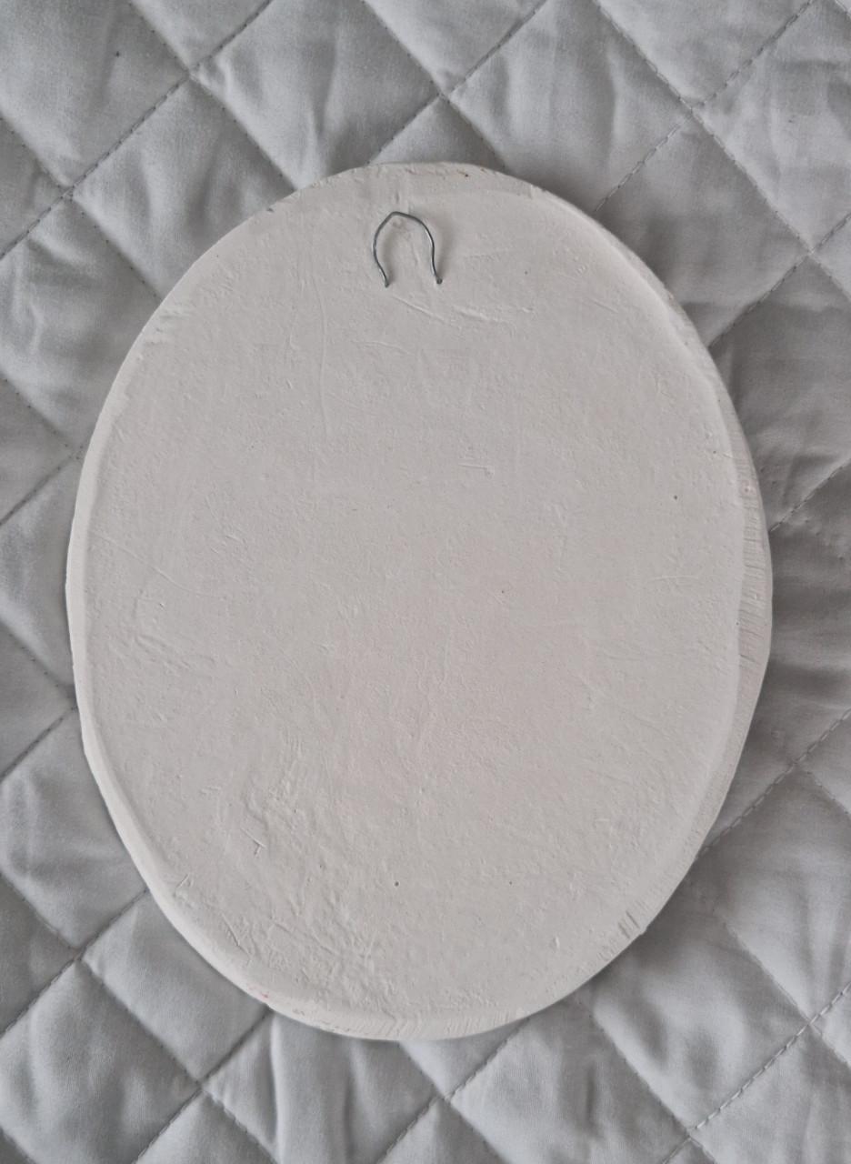 Ovaal vintage wit wandpaneel gips 3D kind hond trap