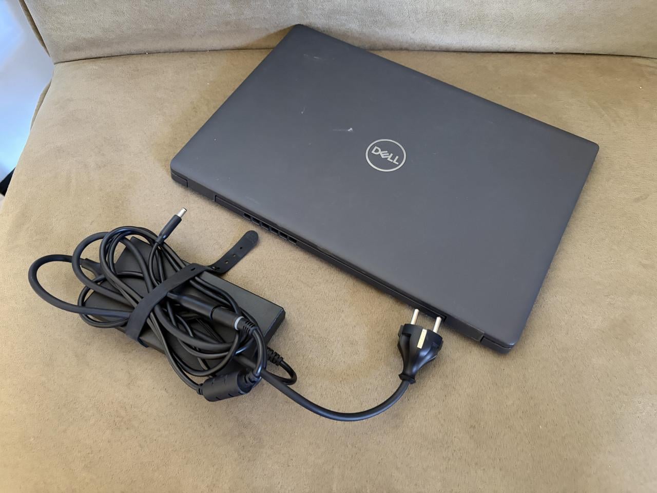 Dell Latitude | 15,6" | Intel i5 | 8GB | SSD + HDD | Windows 11