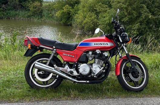 De echte motor   47  jaar  Honda bol dor 900 F ----1979--49500KM