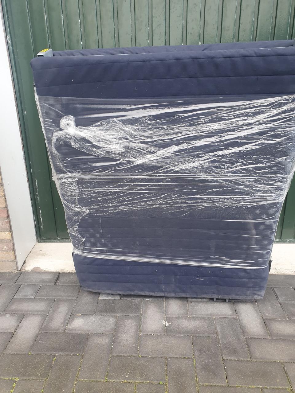 Logeerbed - wieltjes en opvouwbaar  ( Gratis )