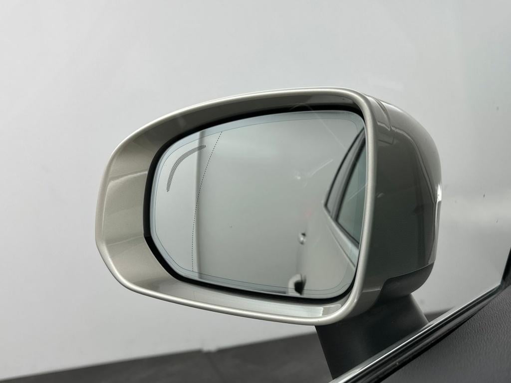 Volvo XC60 t8 390pk recharge momentum|