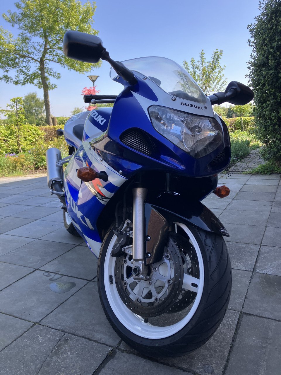 Suzuki GSX-R600 2001 in absoluut unieke staat schadevrij nieuwe banden etc.