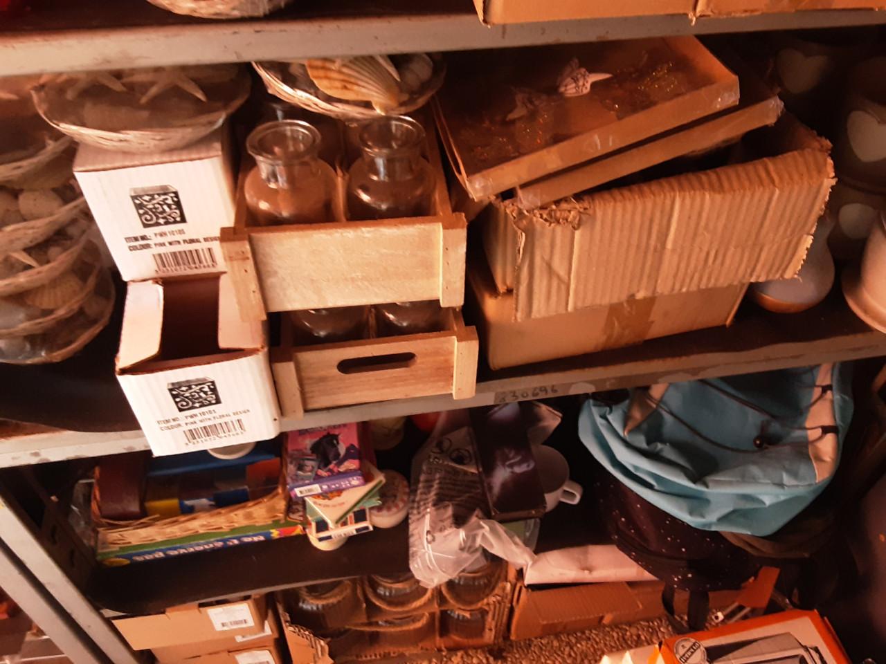 Grote  schuur verkoop ook veel nieuwe  spulletjes  iedere dag welkom