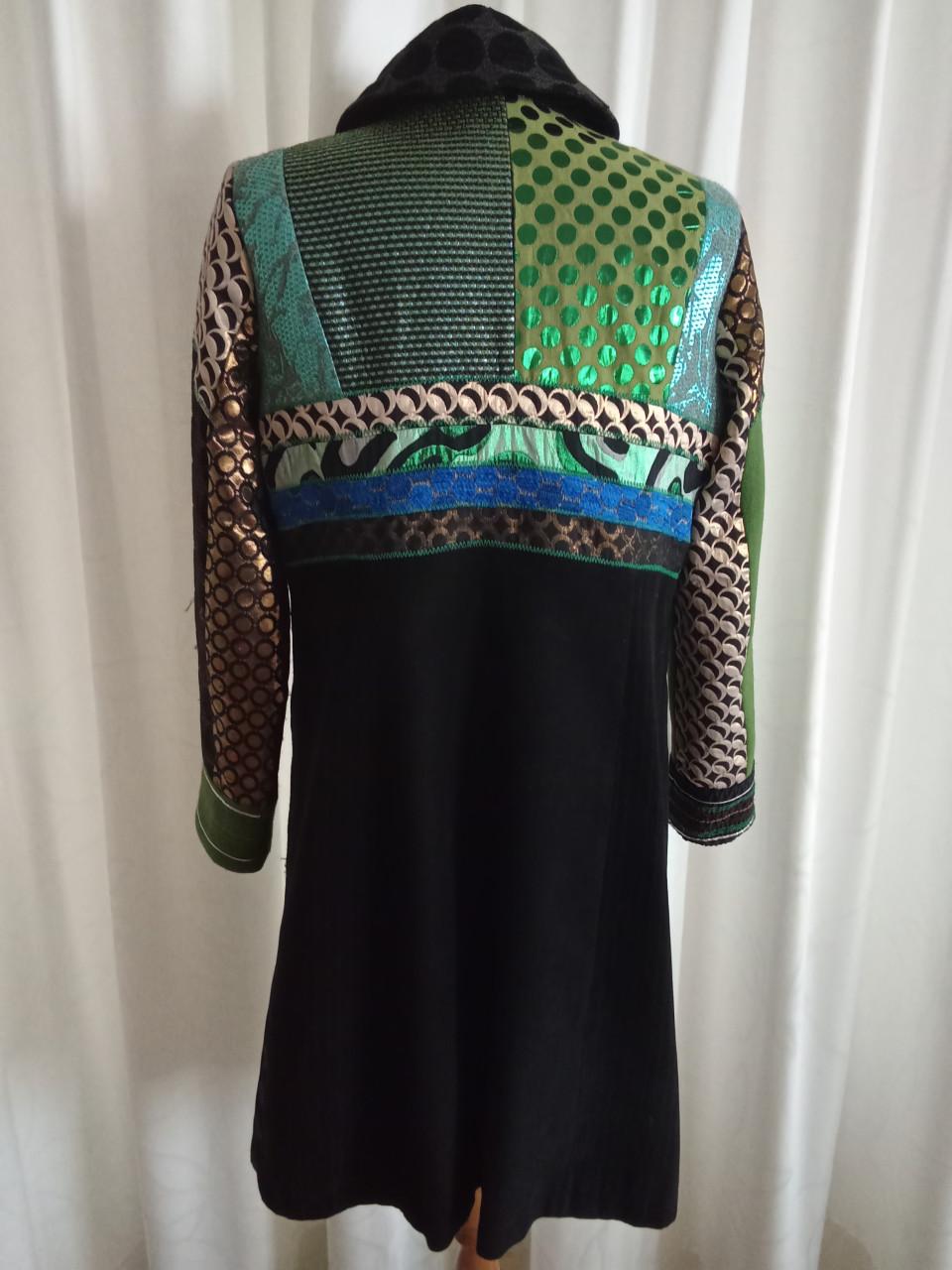 Prachtige aparte kleurrijke jas van het merk Desigual