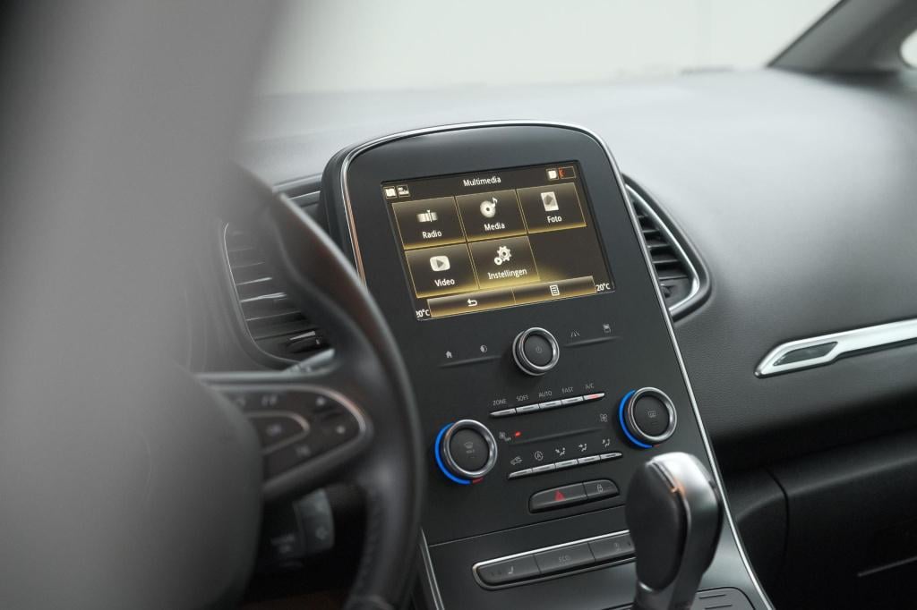 Renault Scenic tce 140 edc limited | camera | stoelverwarming | navigatie |