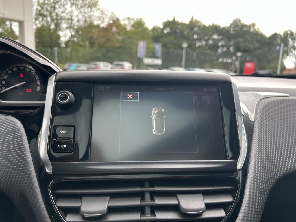Peugeot 208 1.2 puretech 110pk 5d roland garros apple carplay | navigatie |
