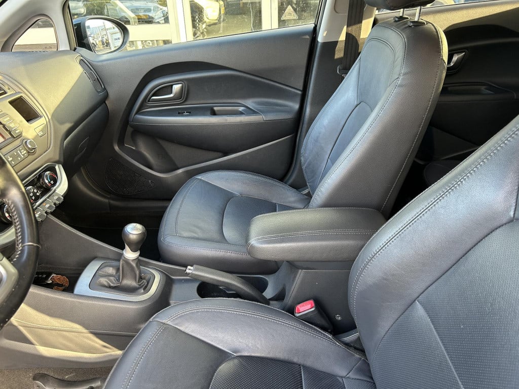 Kia Rio 1.2 cvvt world cup edition
