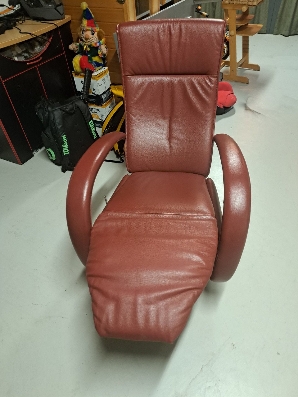 Te koop: relaxstoel rood leer handmatig te bedienen