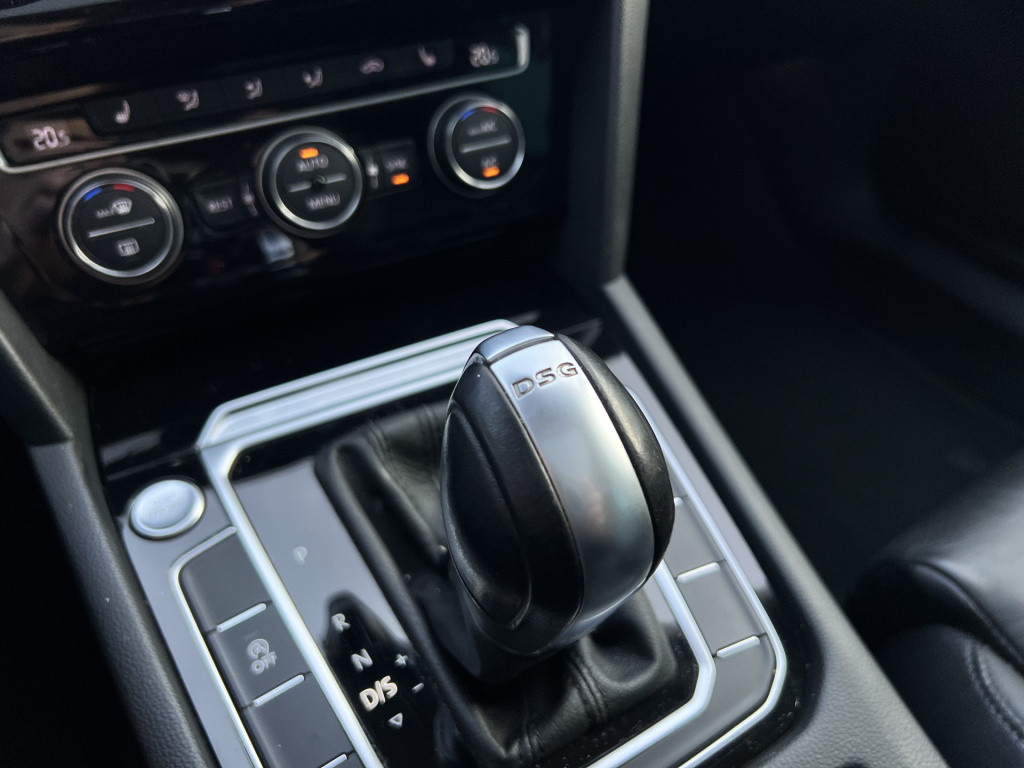 Volkswagen Passat variant highline automaat | bluetooth | camera | lederen 