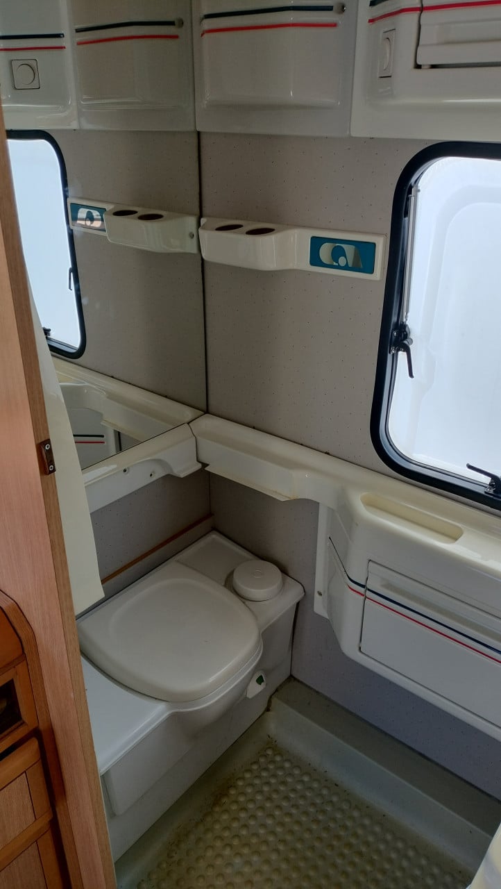 Adria caravan met voortent