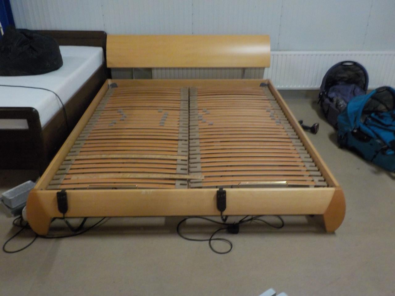 Mooie kwaliteit beuken ledikant + 2 elektrische bodem + 2 matrassen 220x180