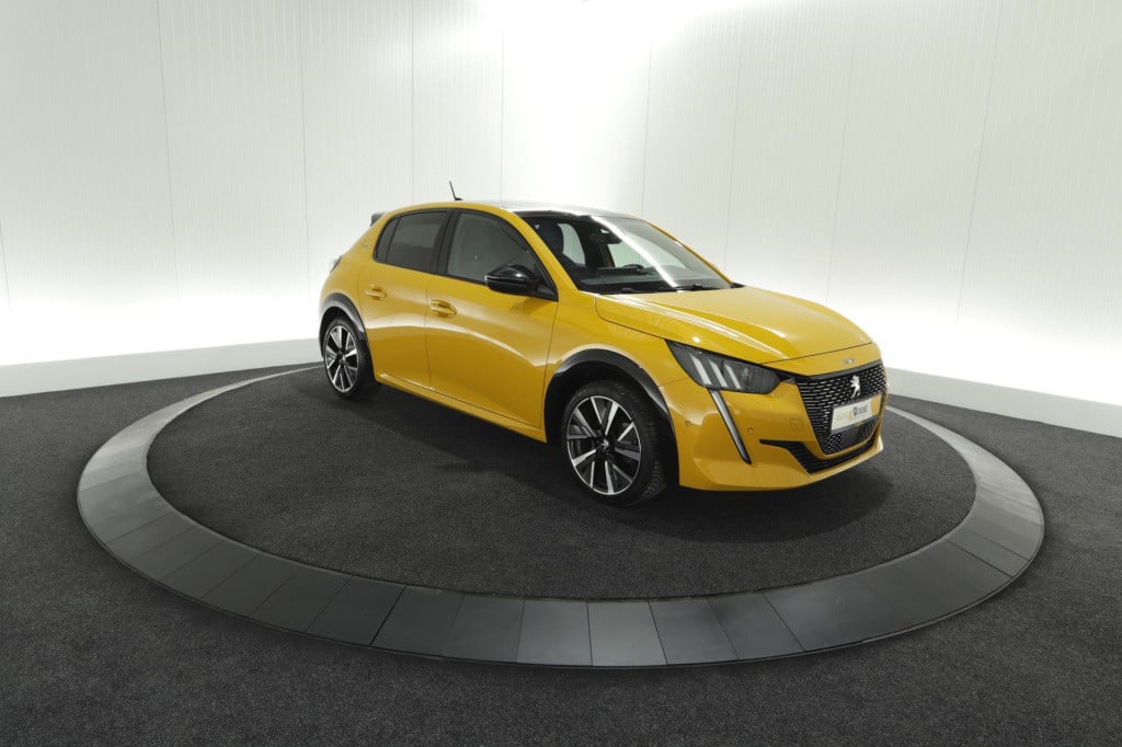 Peugeot 208 puretech 100 eat8 gt-line | trekhaak | adaptieve cruise control