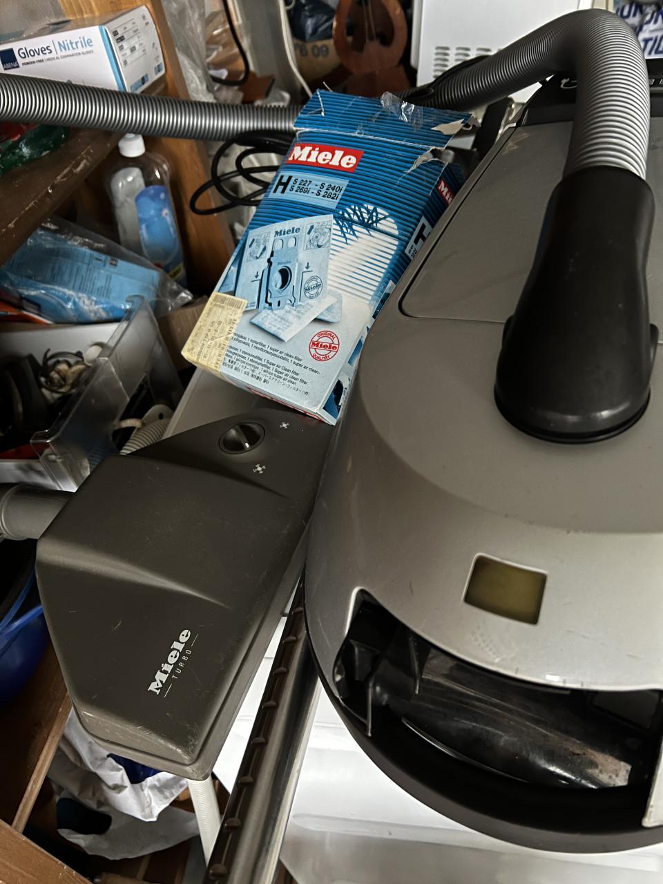 Miele Stofzuiger 1400w met extra zakken