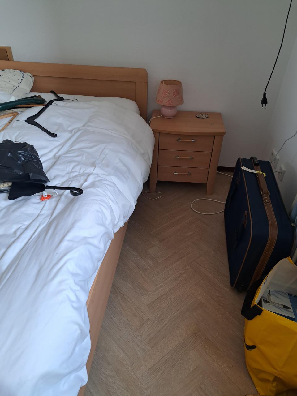 Bed 1m40 x 2.0m
