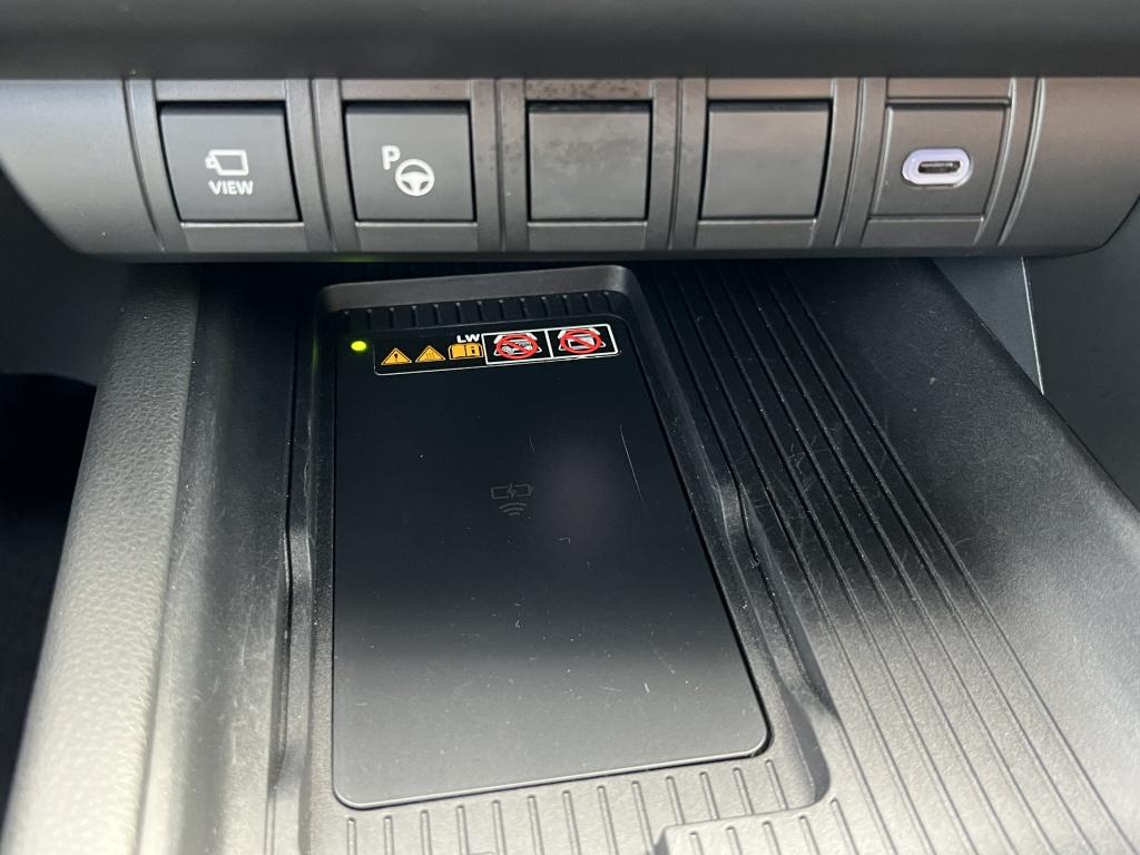 Toyota C-hr 1.8 hybr 140 first