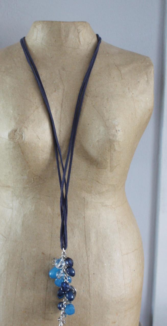 Toutjes ketting met blauw en zilveren bedeltjes