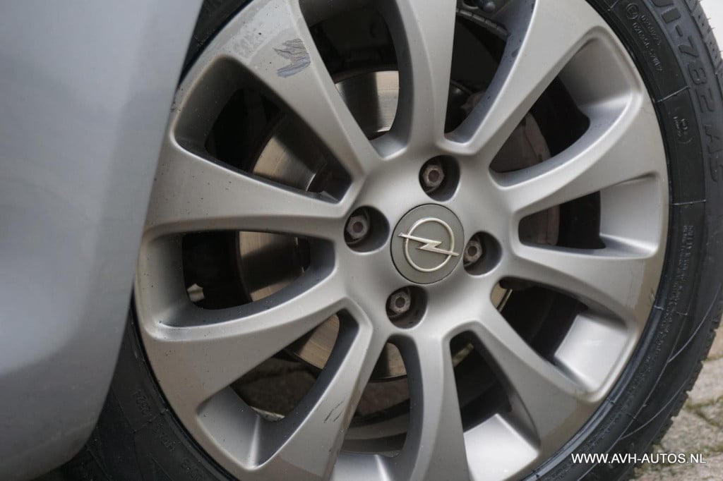 Opel Corsa 1.2-16v '111' edition