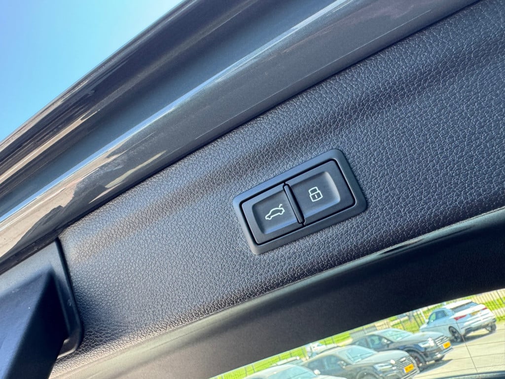 Audi Q3 35 tfsi advanced * matrix led * keyless * trekhaak