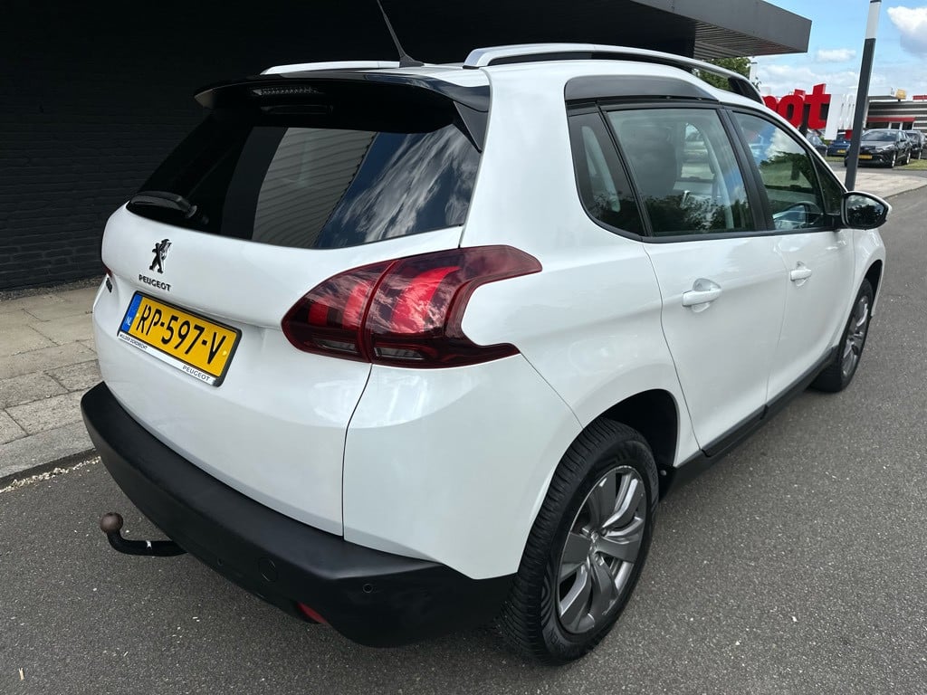 Peugeot 2008 1.2 t blue lion // panoramadak // apple carplay //