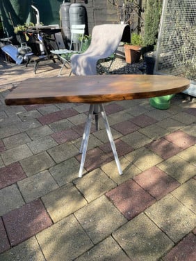 Zelfgemaakte tafel