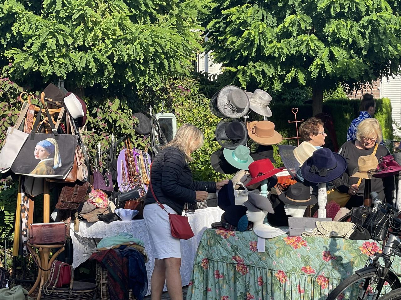 Enorme partij vintage en gebruikte bruidsjurken verkoop Wemeldinge 5 Sept.