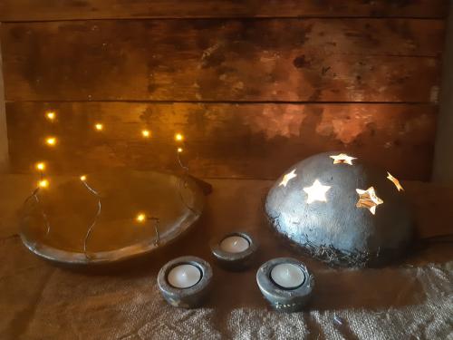 Schaal en bol met lampjes en waxine houders (set 9)