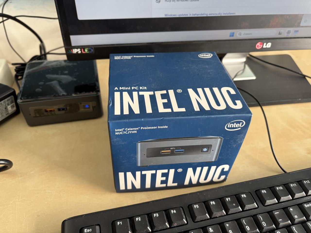 Intel NUC NUC7CJYHN J4025 2.8GHz 8Gb-RAM 250Gb-SSD WIFI Win11 24" €50