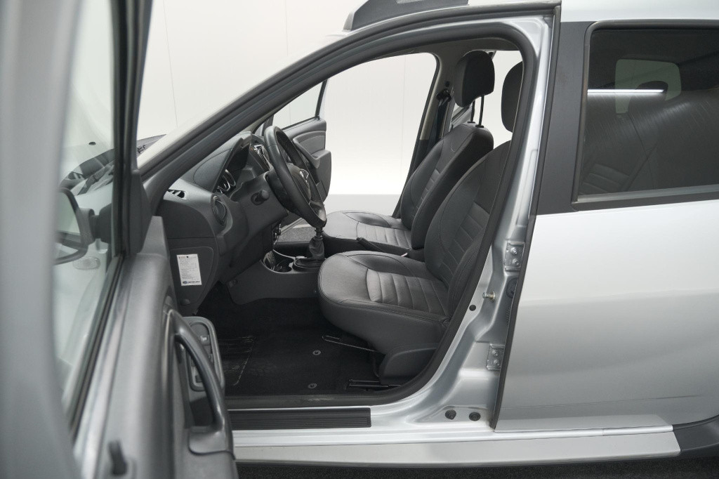 Dacia Duster tce 120 4x2 blackshadow | trekhaak | camera | navigatie | park