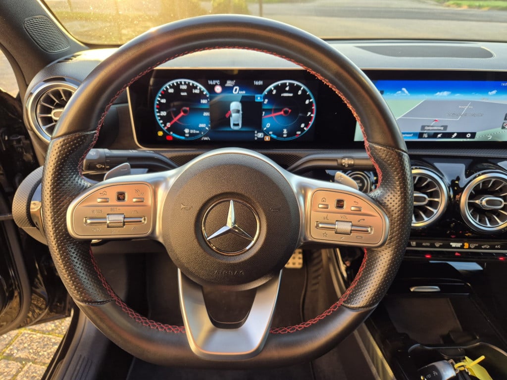 Mercedes-Benz A-Klasse 200 business solution amg