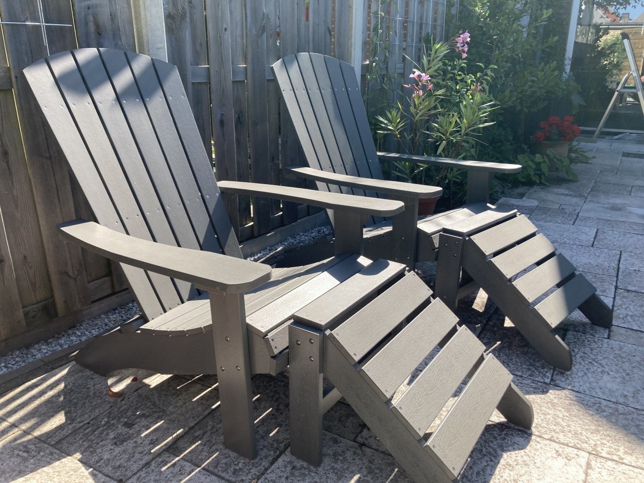 2 Adirondack tuinstoelen van polywood