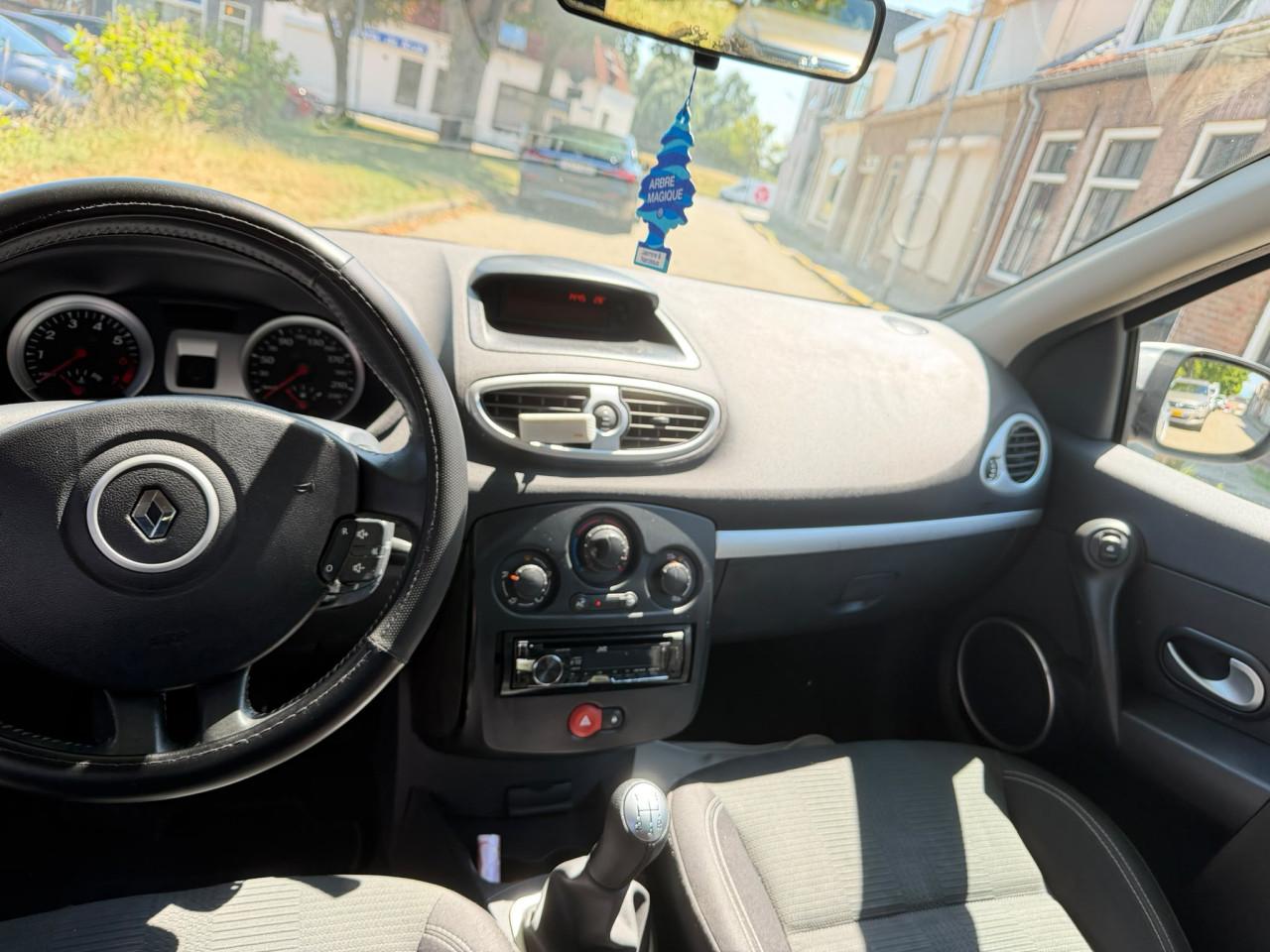 Te koop renault clio 12 zeer zuining auto